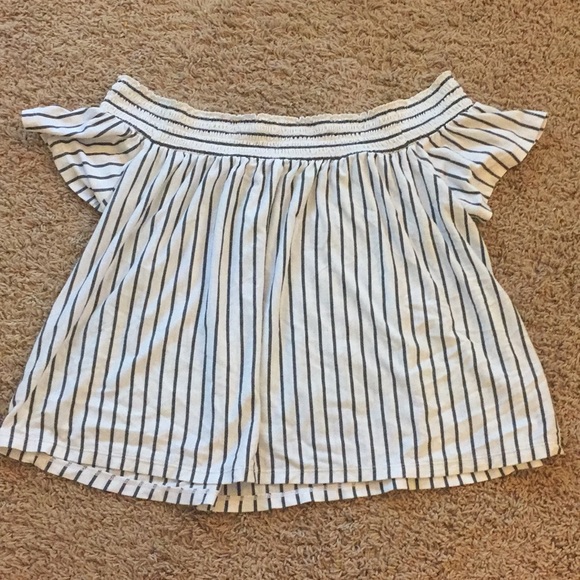 Off the shoulder shirt - Picture 2 of 3